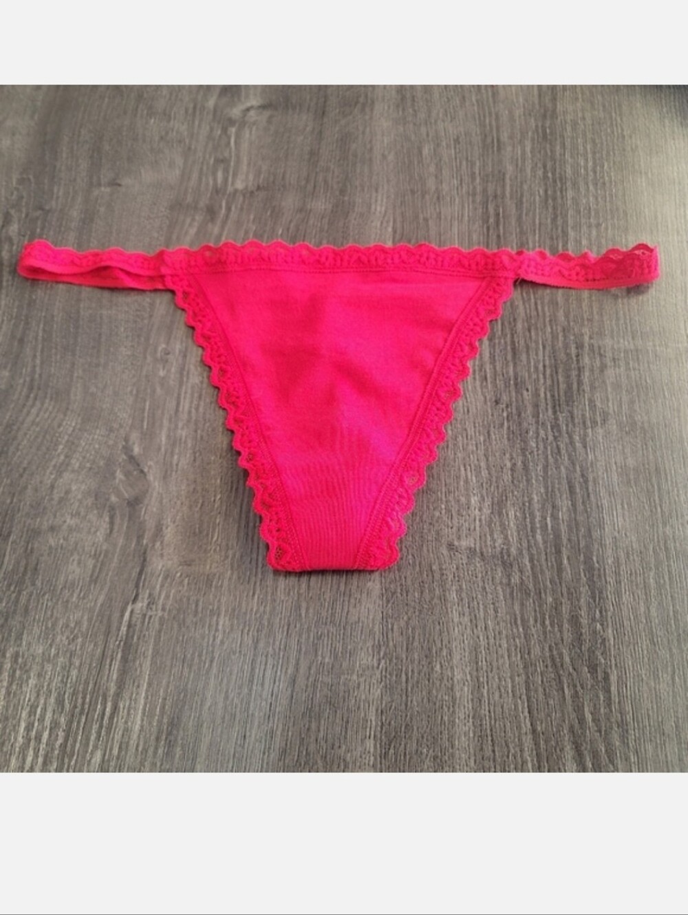 VICTORIA'S SECRET Lace-Trim Cotton V-String Panty RED SMALL
